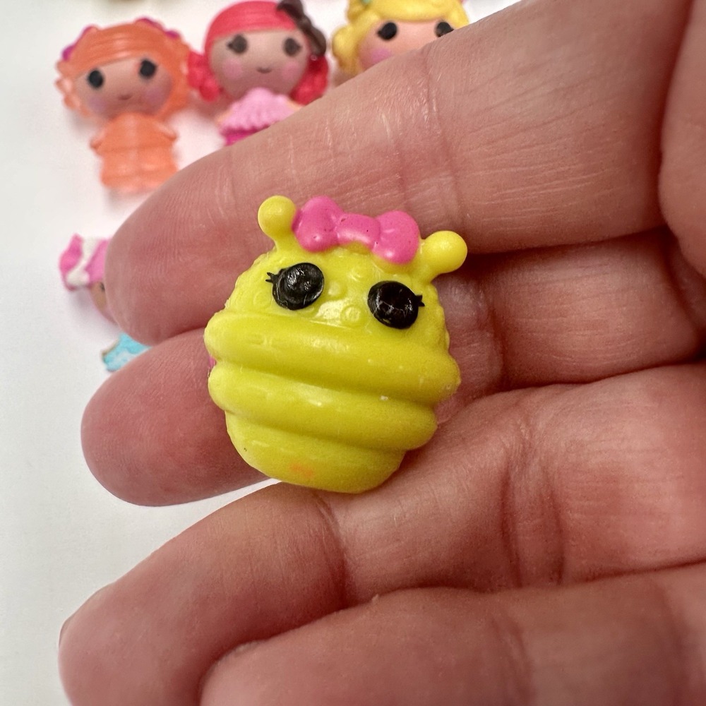 Lalaloopsy Tinies Mini Dolls & Pets Lot of 15 Figures 8 Dolls And 7 Pets - Picture 4 of 7